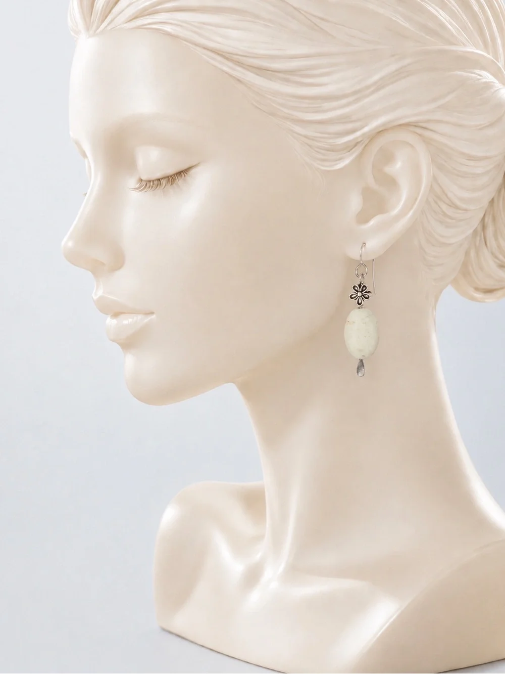 bee in the box soft ivory